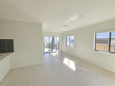 1/68  Malachite Street, Chisholm