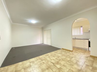 2 / 6 Central Avenue, Westmead