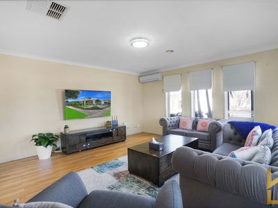 6 Wallaman Street, Manor Lakes