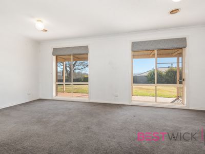 9 Country Way, Abercrombie