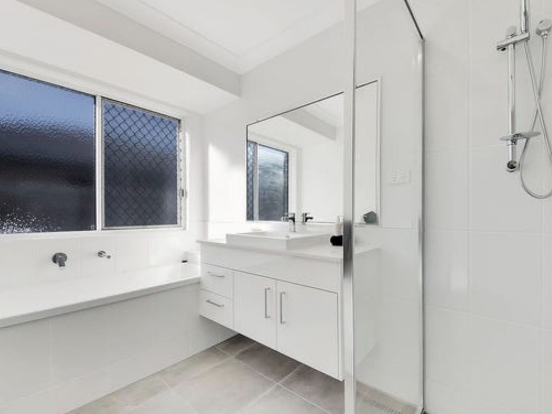 39 LAKESIDE DRIVE, Taroomball