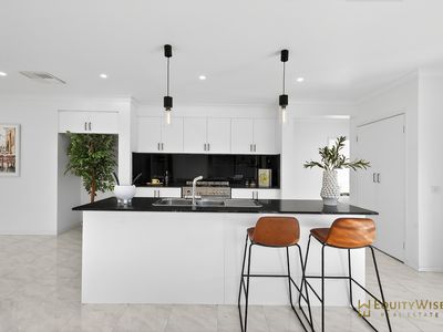15 Brockwell Crescent, Manor Lakes