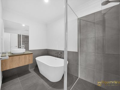 111 Delama Boulevard, Mambourin
