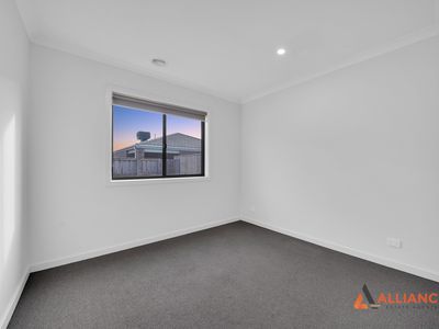 18 Peterborough Rise, Werribee