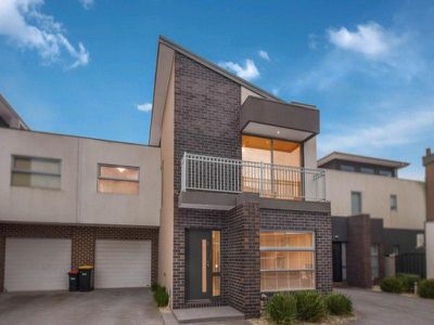 2 / 1 Dargi Green, Caroline Springs