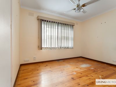 8 Wimmera Court, Werribee