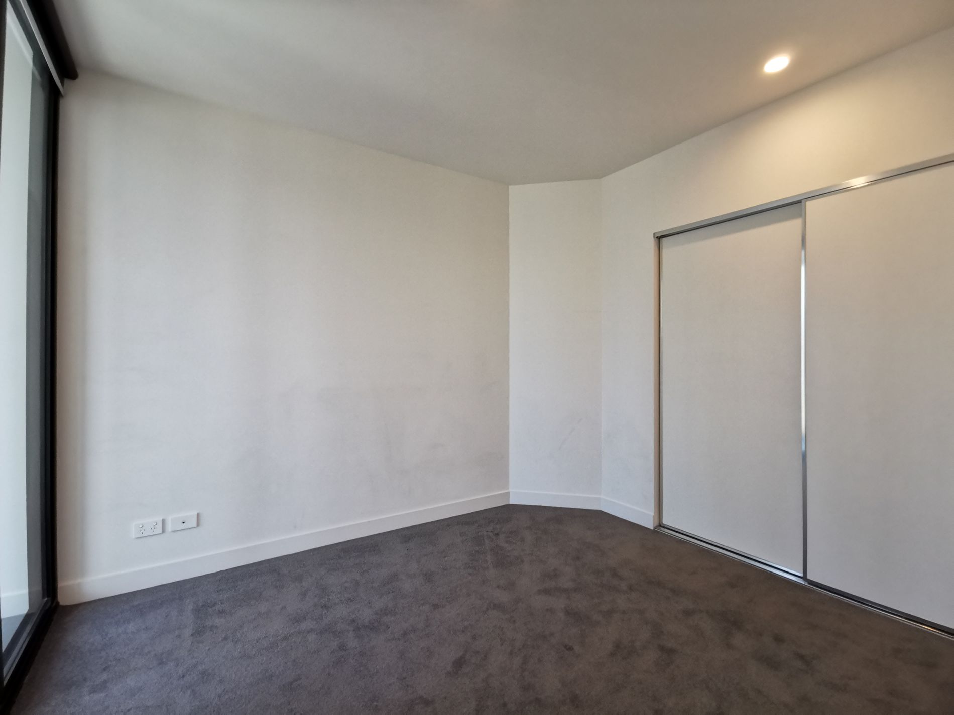 2409 / 105 Clarendon Street, Southbank