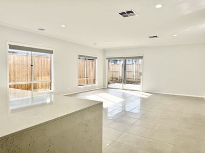 5 Minoa Road, Manor Lakes