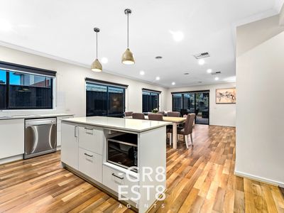 6 Glasson way, Cranbourne West