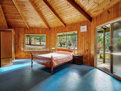 733 Denison Road, Lonnavale