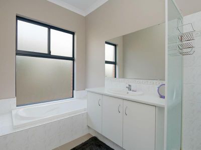 32 Bedbrook Avenue, Piara Waters
