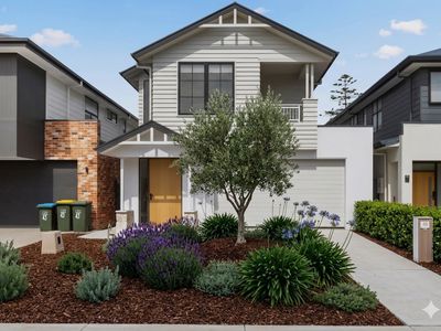 45 Graduation Parade, Taperoo