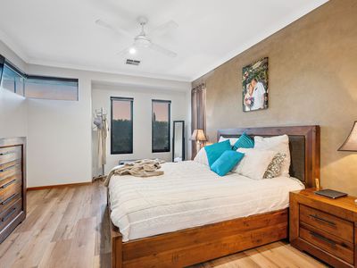 19 Lombadina Parade, Secret Harbour