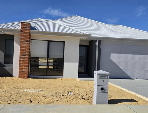 Modern and Comfortable 4-Bedroom Family Home