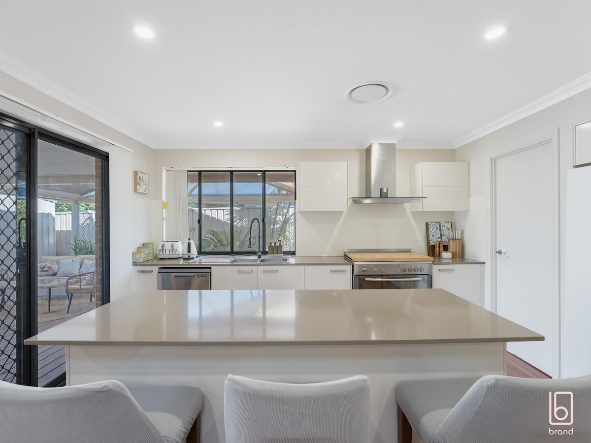 37 Grasstree Avenue, Woongarrah