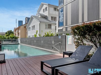 21 / 2729 Gold Coast Highway, Broadbeach