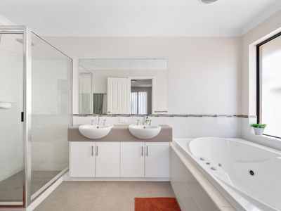 27 Riseberry Way, Somerville