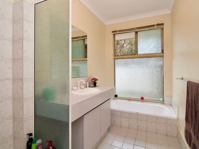 16 Salter Place , Parmelia