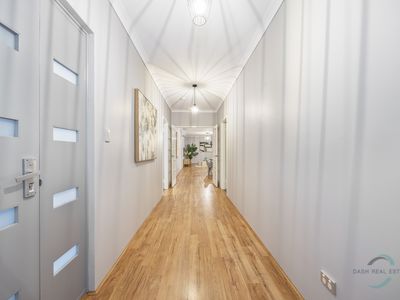 5 Scarlet Close, Tapping