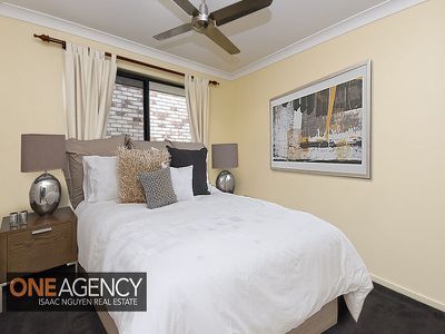 9 Admiral Cres, Springfield Lakes