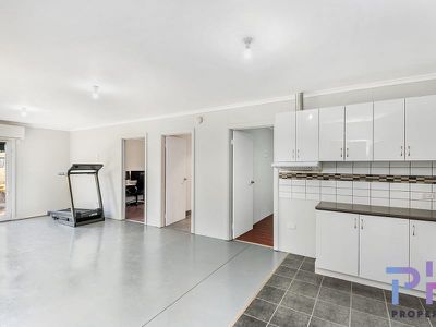 8 Montgomery Lane, Lockwood