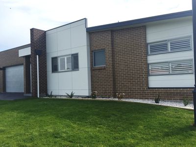 1 / 33 Caravel Crescent, Shell Cove