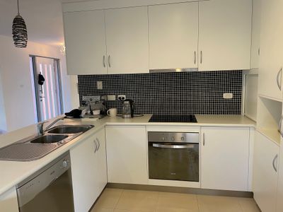 2 / 27 Heather Crescent, Park Grove