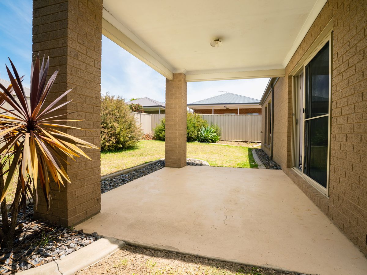5 MACKEY STREET, Wodonga sellbuyrent