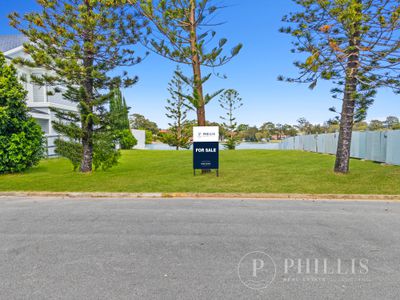123 Commodore Drive, Paradise Waters