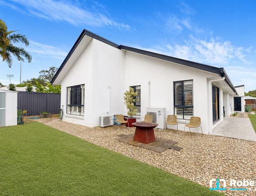 Immaculate Home with Side Access & Short Walk to Town image 22