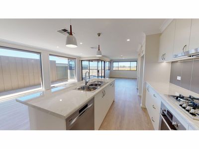 24 Waterfall Crescent, Dubbo