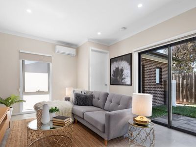 2 / 10 Bark Avenue, Rowville