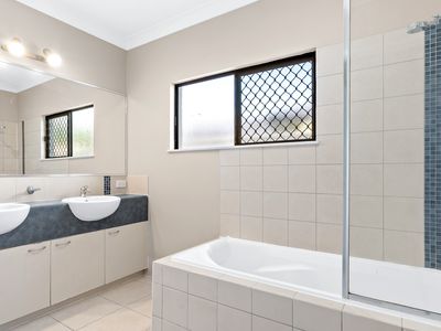 56 Cooktown Road, Edmonton