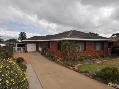 15 Alder Place, Dubbo