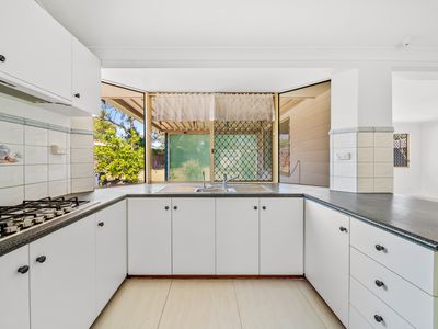 12 Placid Court, South Lake