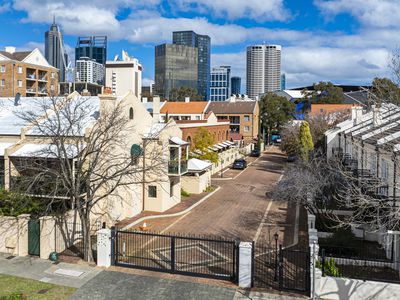 10 Little Shenton Lane, Northbridge