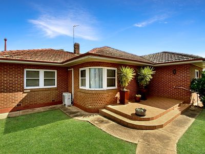 27 Church Street, Forbes