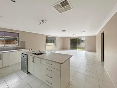 42 Catherine Drive, Dubbo