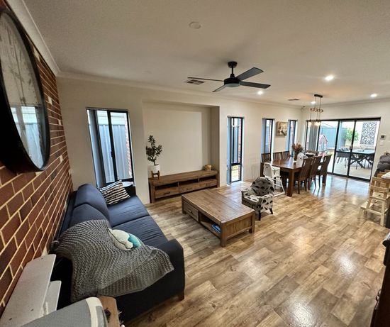 12 Azolla Street, Banksia Grove