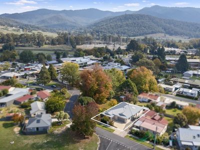 1 Kiewa Crescent, Mount Beauty