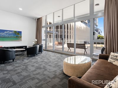 1101 / 4 Como Crescent, Southport
