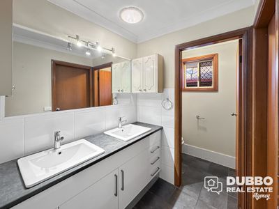 8 Edinburgh Avenue, Dubbo