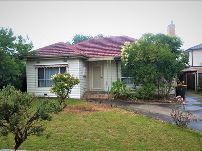 18 Madeleine Road, Clayton