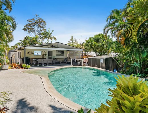 Old Tewantin Tropical Oasis      *** UNFURNISHED *** image 1