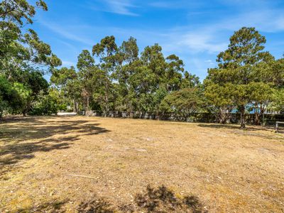 34 Cray Point Parade, Eggs And Bacon Bay