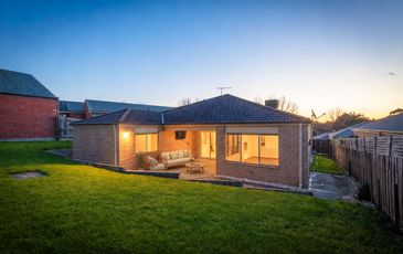 45 Grange Circuit, Beaconsfield