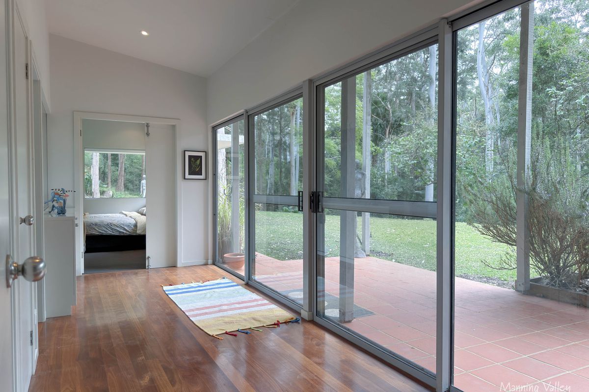 380 Hubbards Road North, Topi Topi
