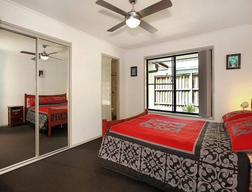 Modern Family Home  *** UNFURNISHED *** image 6