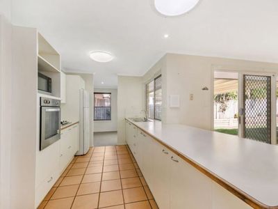 2 Hooper Crescent, Tewantin
