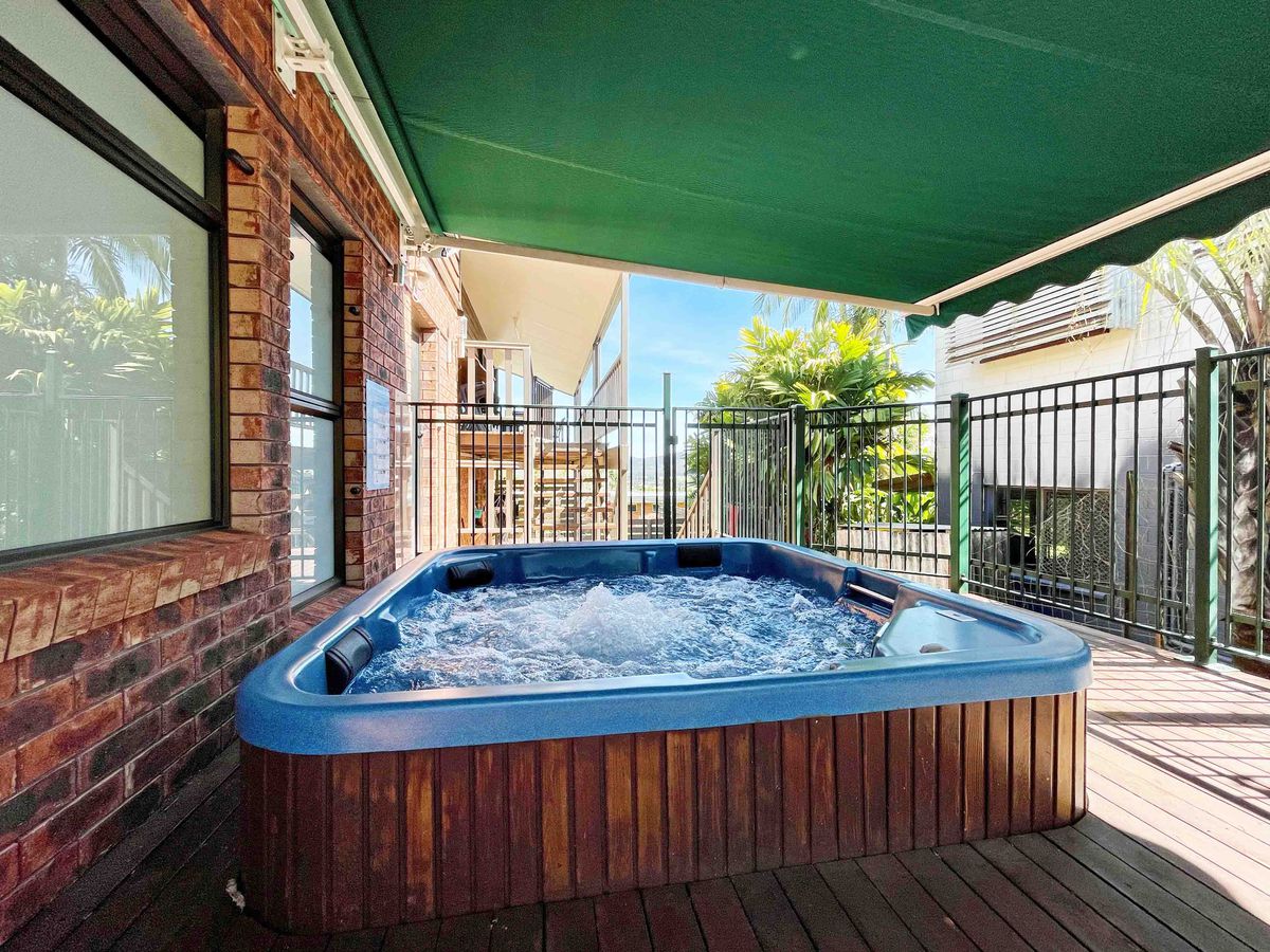 9 Tenth Avenue, Atherton